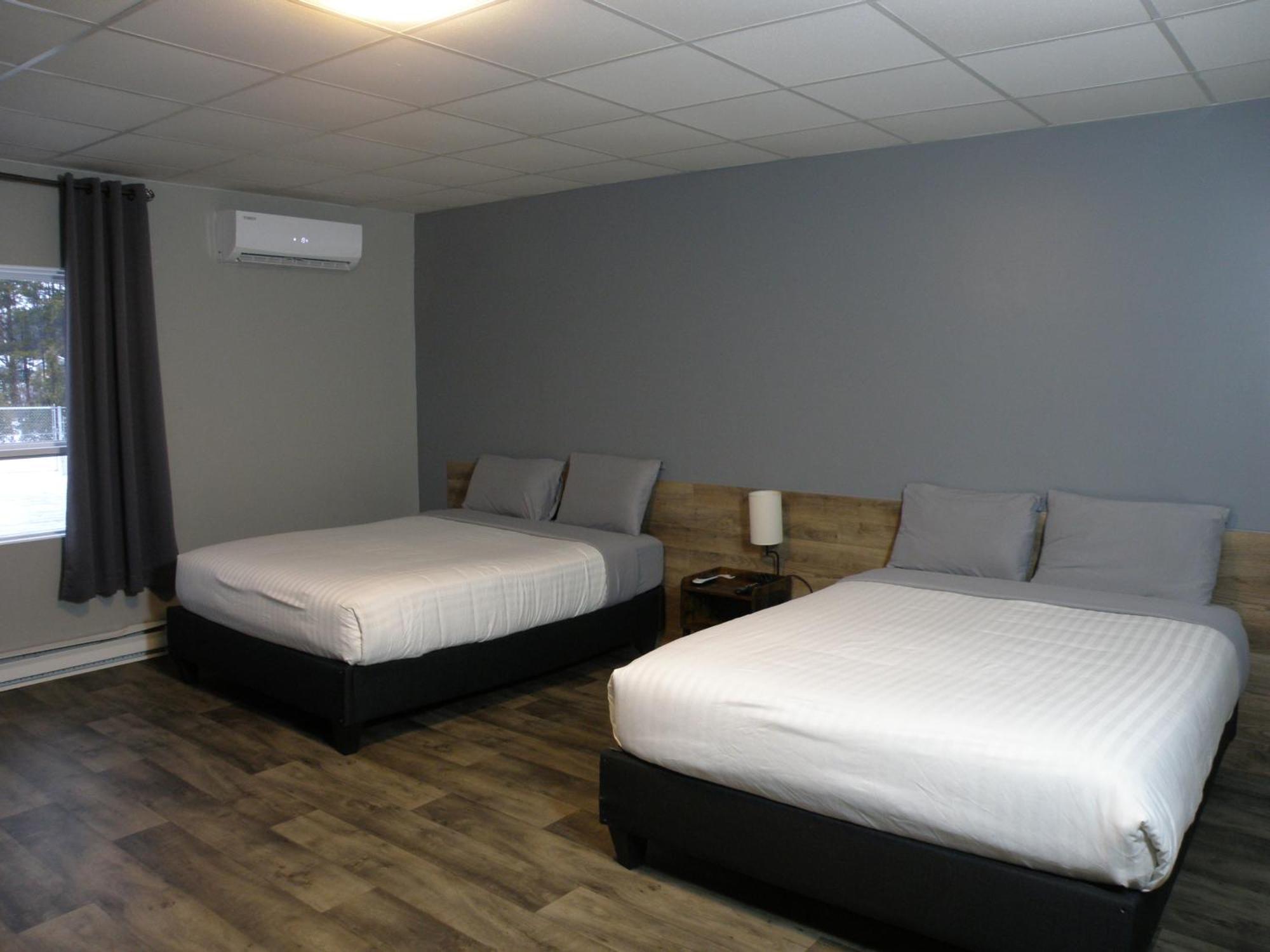 Motel St-Ambroise Saint-Ambroise Extérieur photo